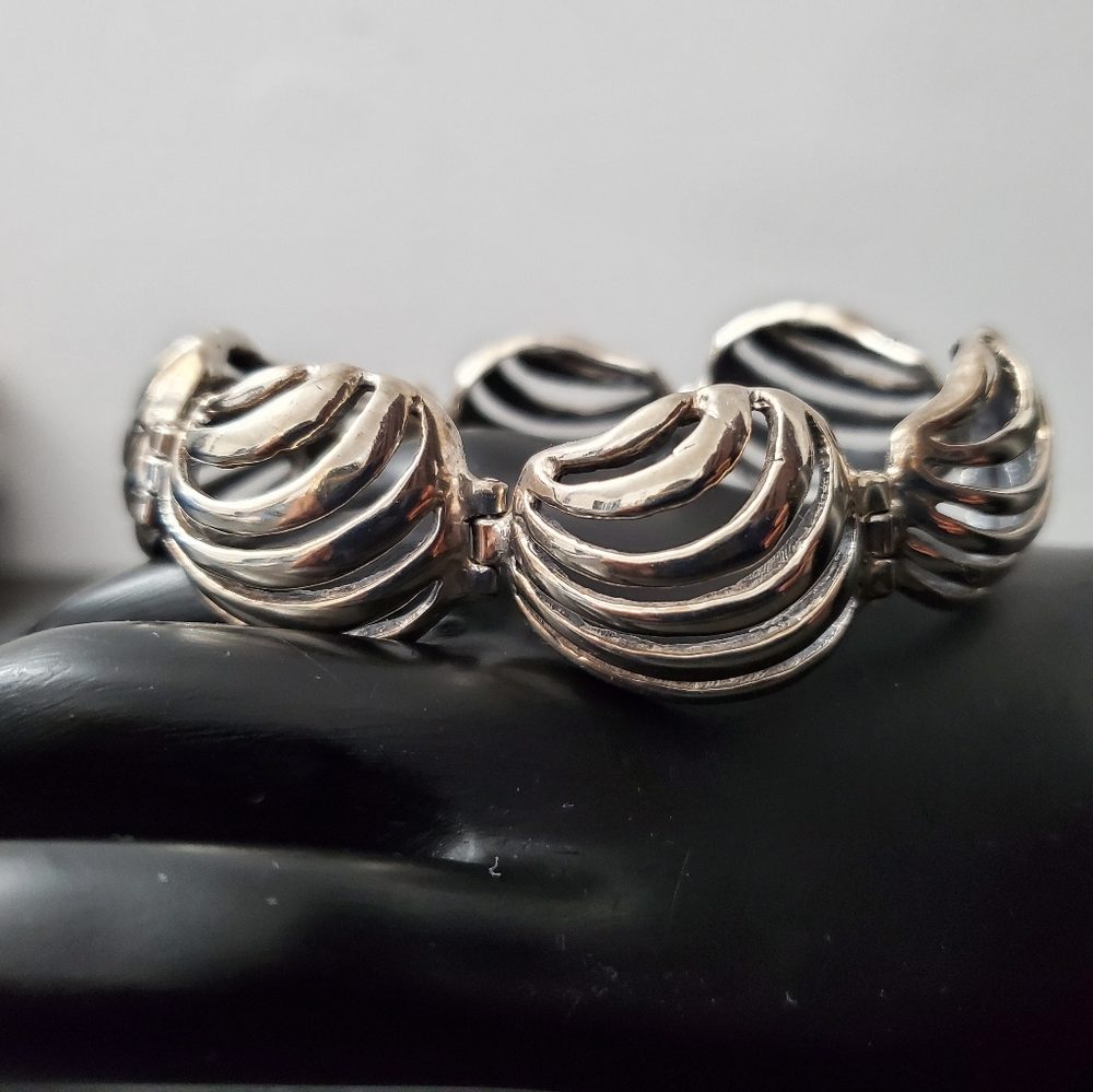 STURDY Silver Conch-Shell Bracelet